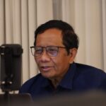 Cawapres Mahfud MD saat live TikTok. Foto: Dok. Istimewa