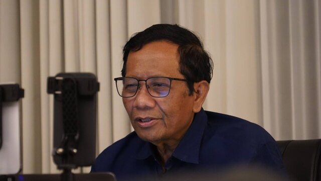 Cawapres Mahfud MD saat live TikTok. Foto: Dok. Istimewa